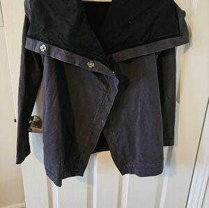 Lululemon Wrap, size 6, gray
